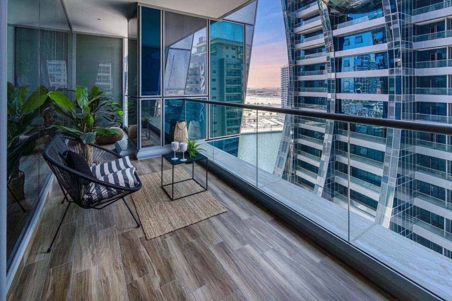 Futuristic Studio13 Min Walk To Burj Khalifa *