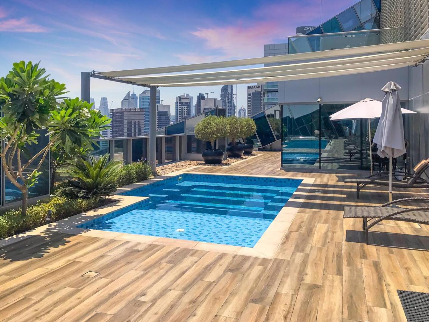 Futuristic Studio13 Min Walk To Burj Khalifa Apartment *