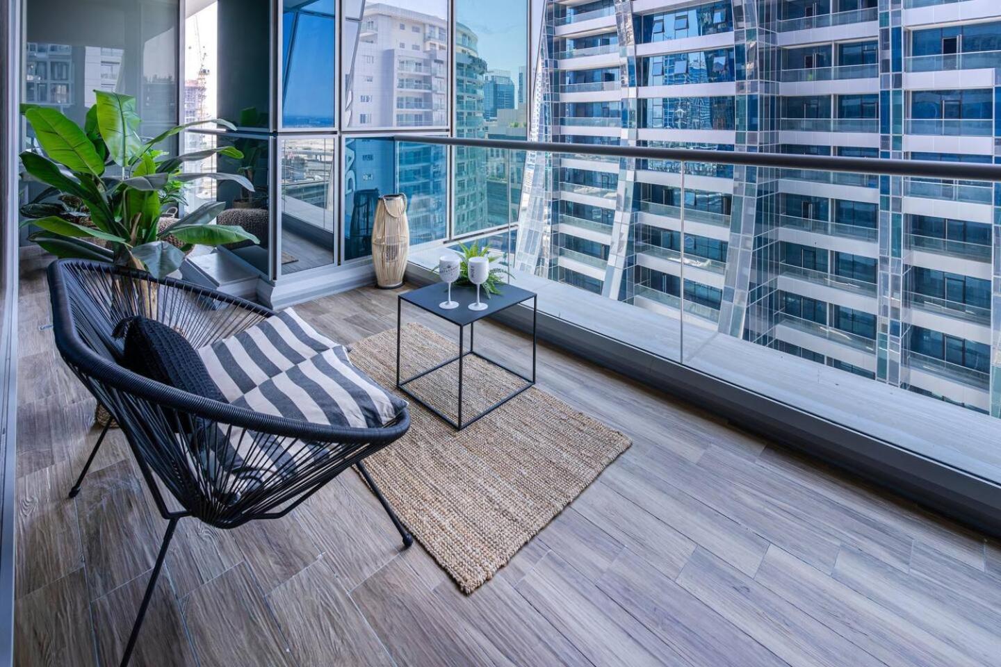 Futuristic Studio13 Min Walk To Burj Khalifa Apartment Dubai