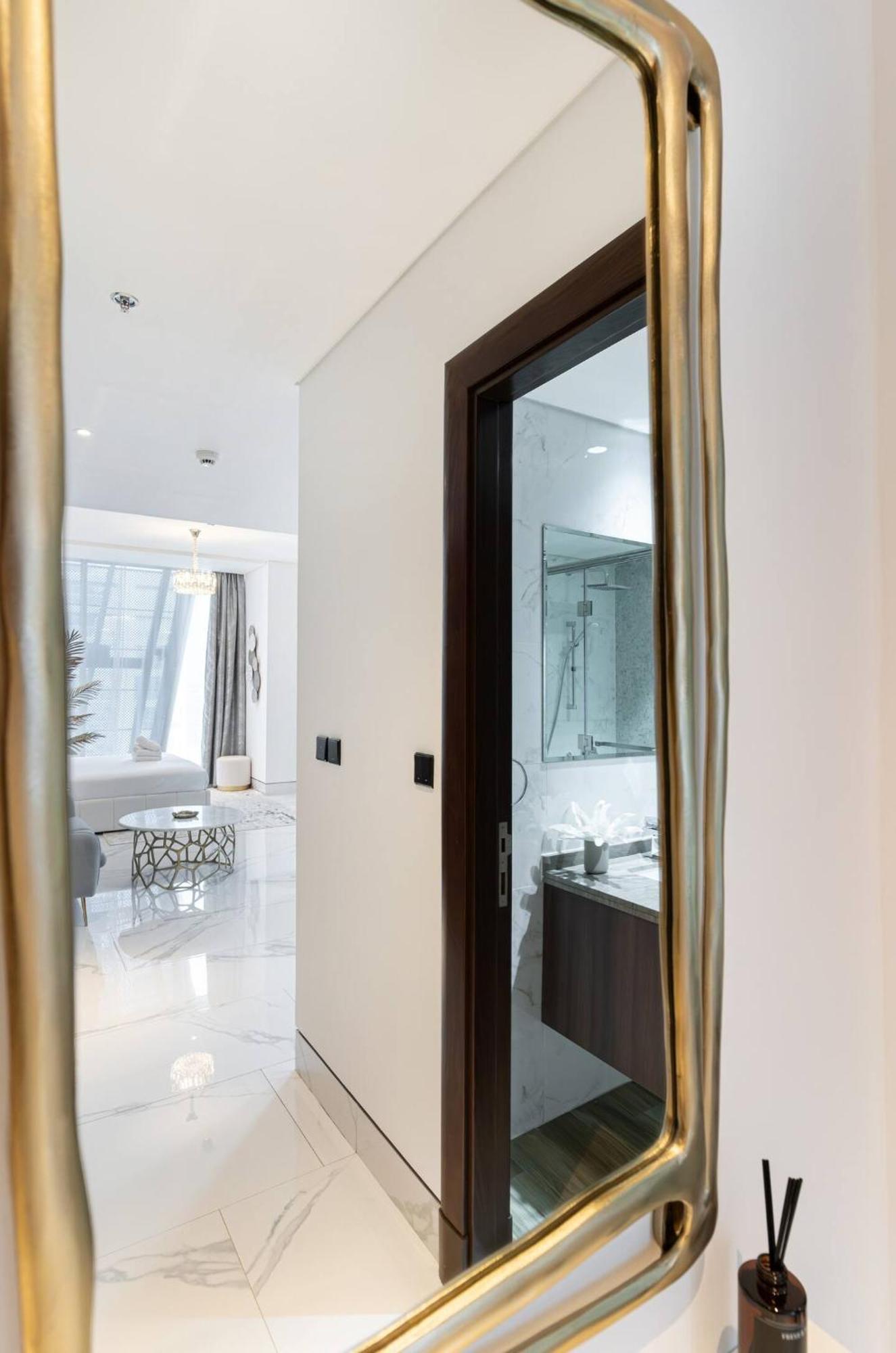 Apartment Futuristic Studio13 Min Walk To Burj Khalifa