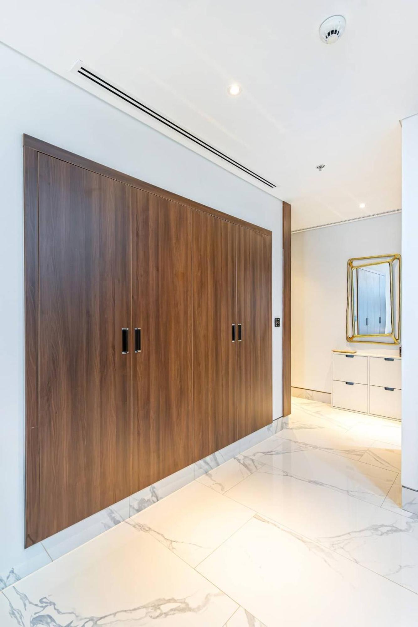 Futuristic Studio13 Min Walk To Burj Khalifa *