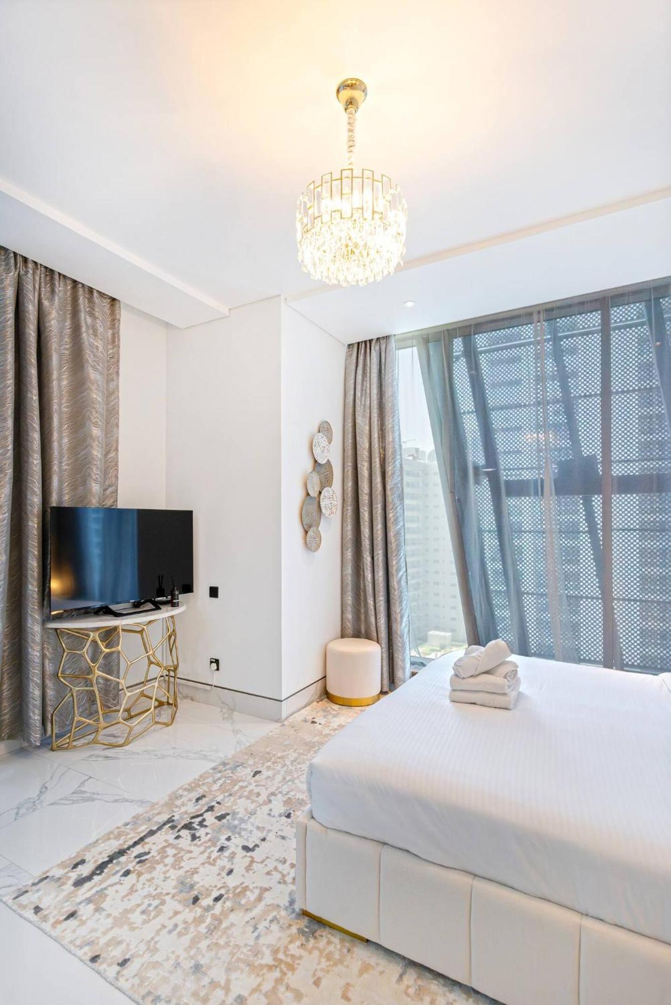 Futuristic Studio13 Min Walk To Burj Khalifa *